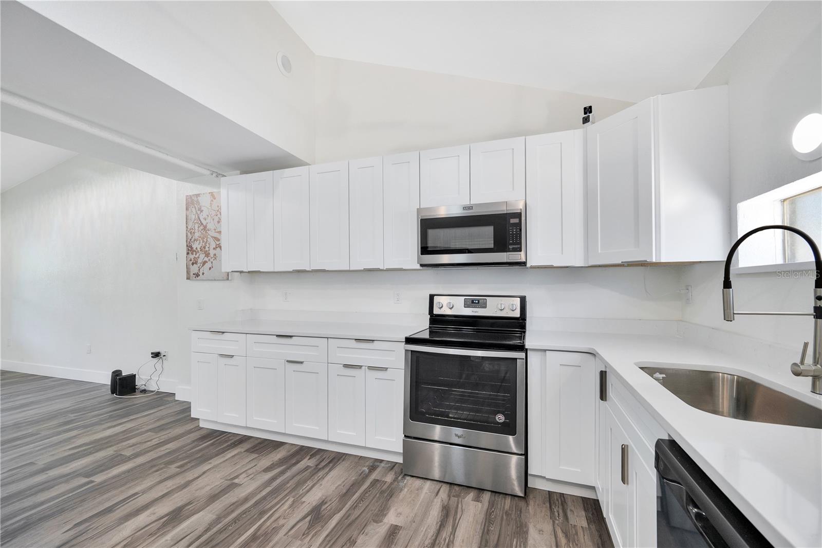 Image 9 of 26 For 2425 Tanglewood Street