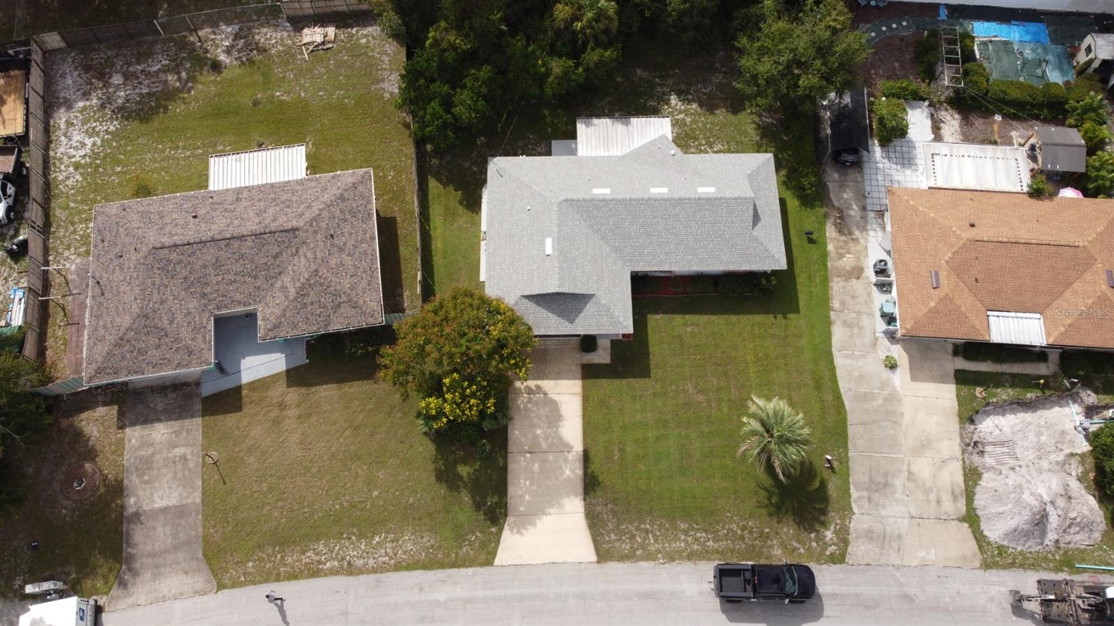 Listing photo id 10 for 1045 Windbrook Drive