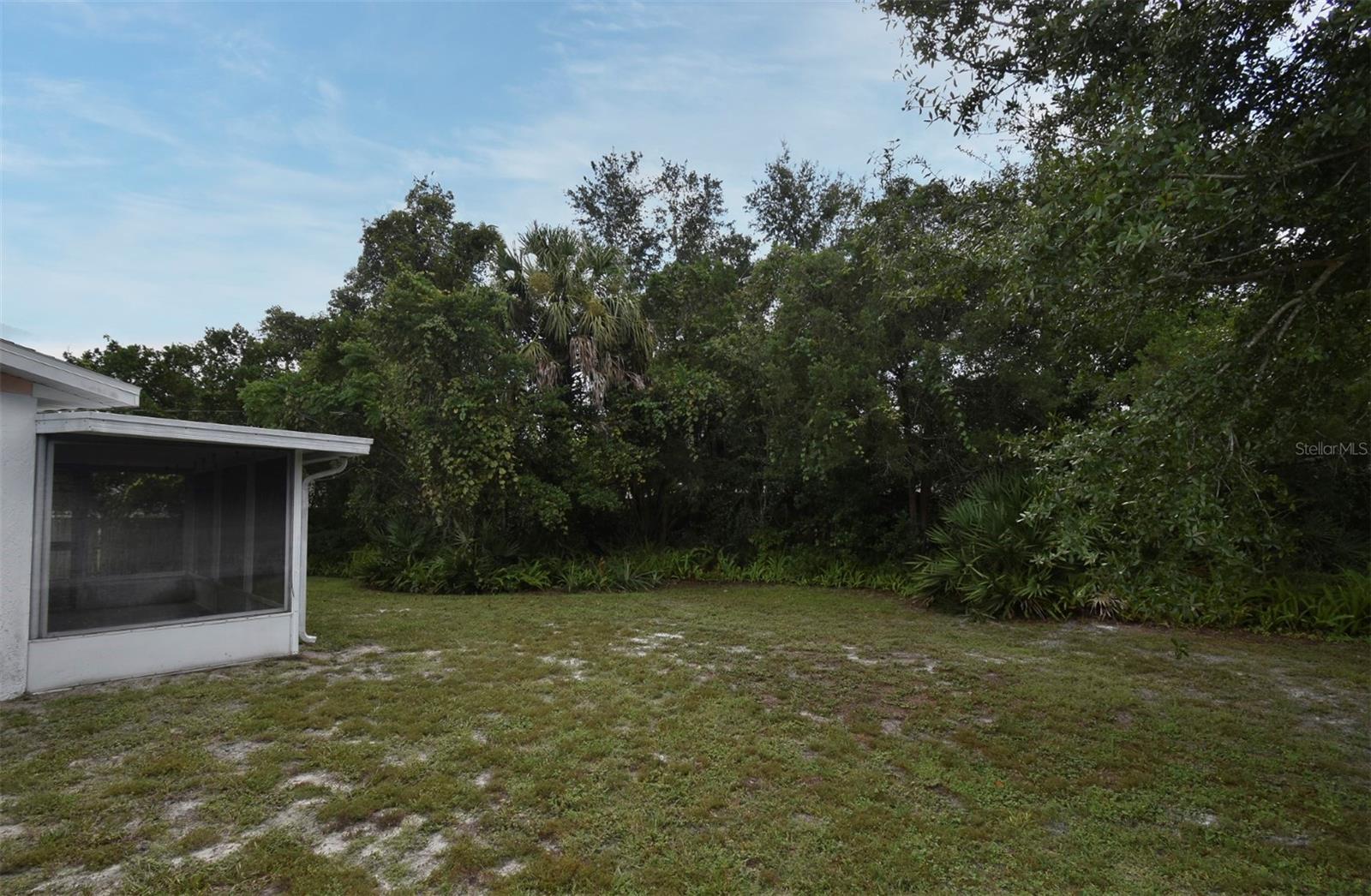 Listing photo id 15 for 1045 Windbrook Drive