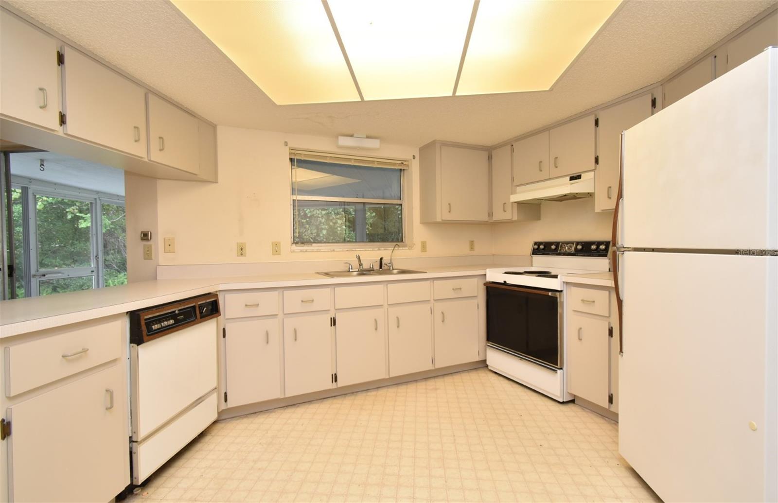 Listing photo id 22 for 1045 Windbrook Drive