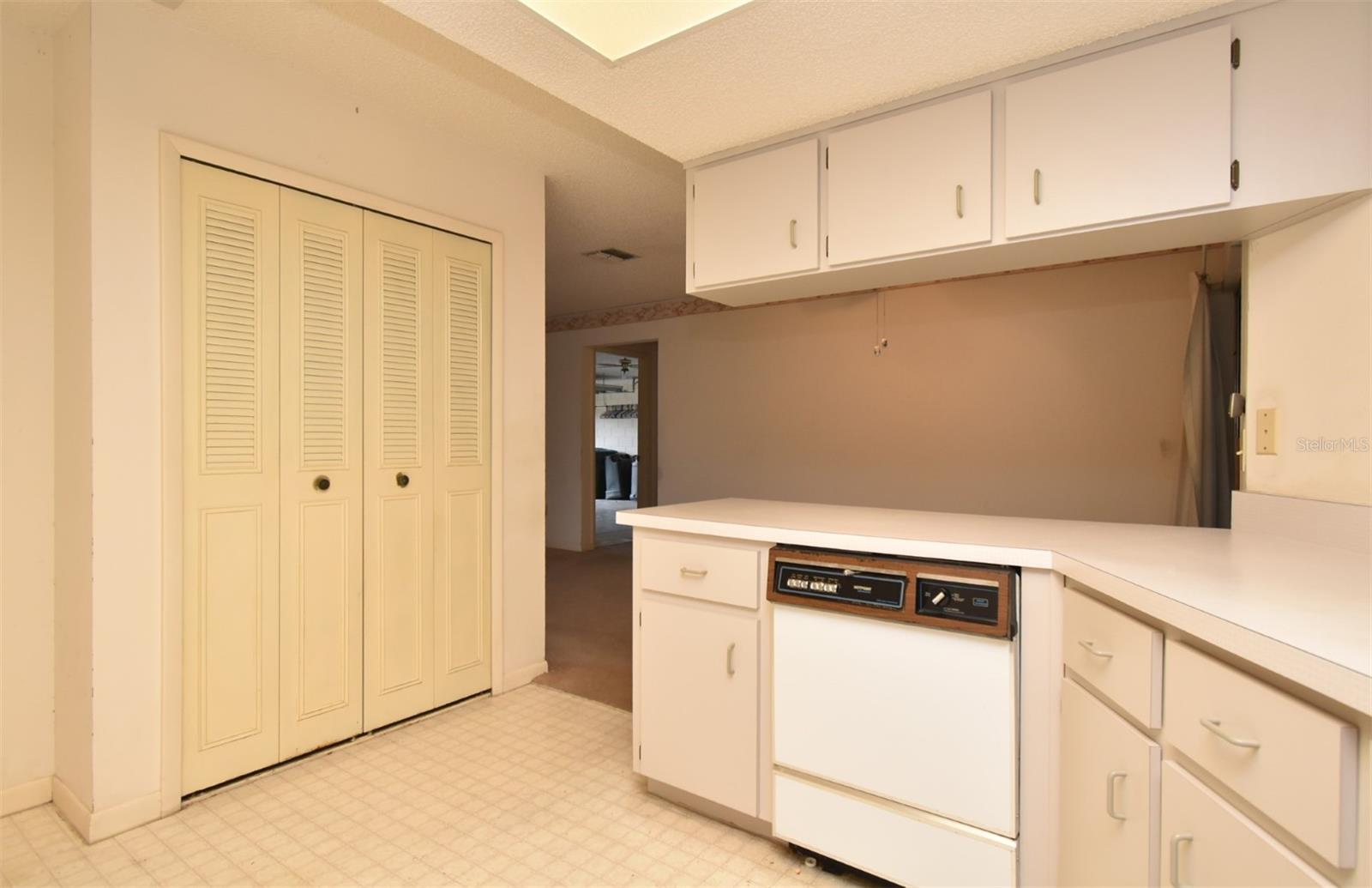 Listing photo id 24 for 1045 Windbrook Drive