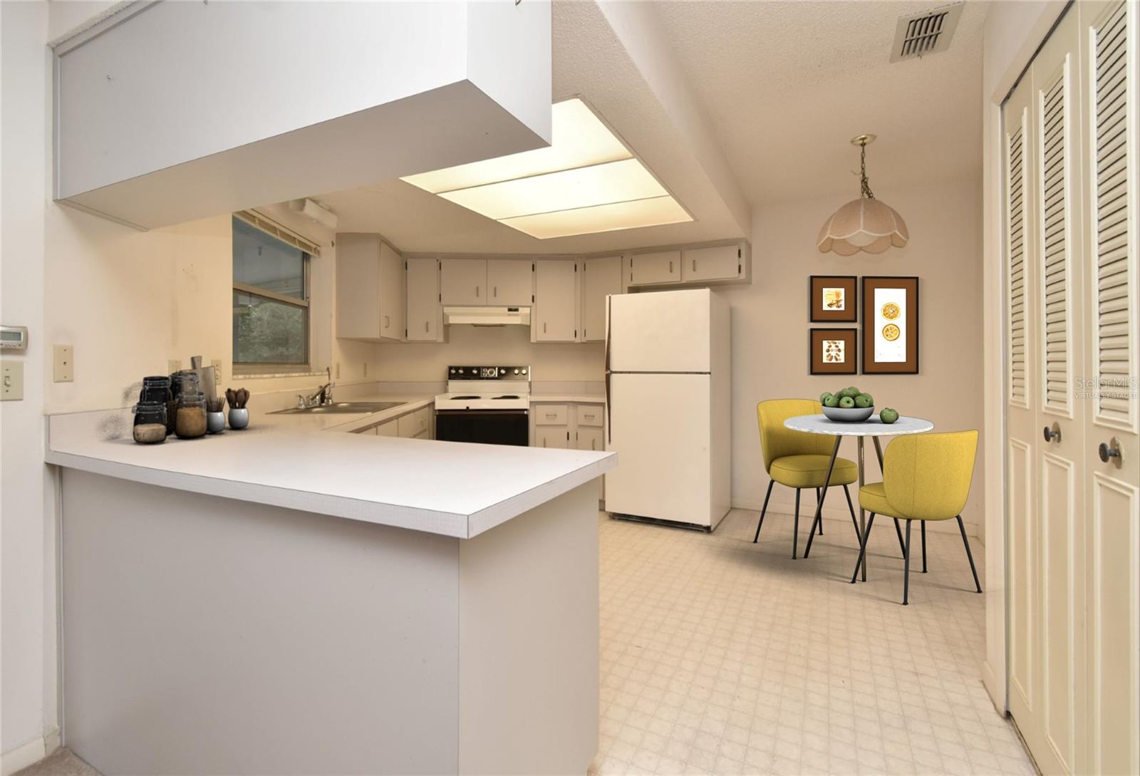 Listing photo id 25 for 1045 Windbrook Drive