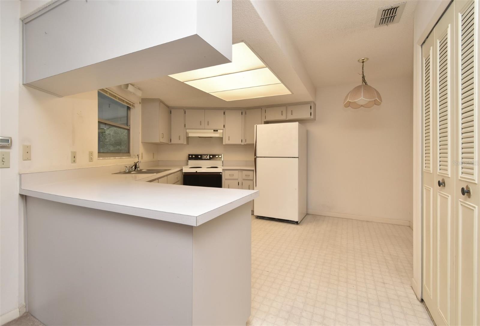 Listing photo id 26 for 1045 Windbrook Drive