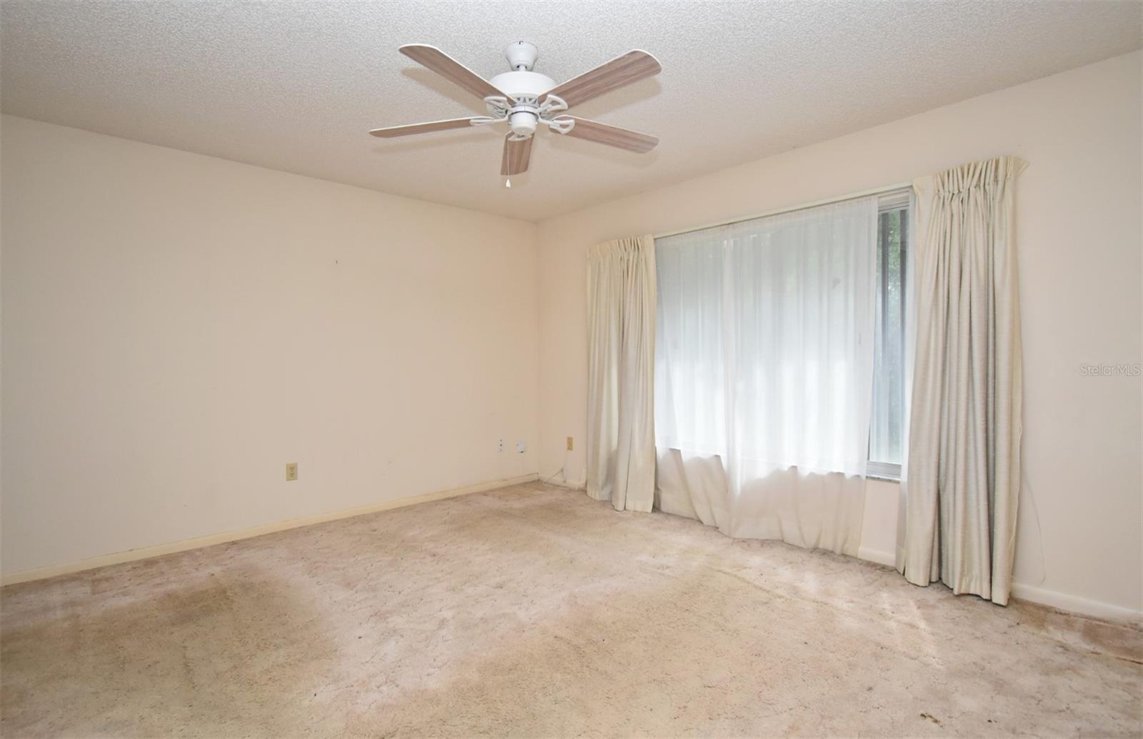 Listing photo id 28 for 1045 Windbrook Drive