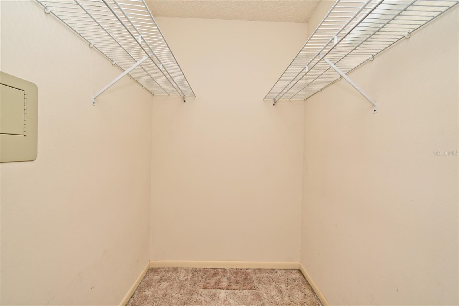 Listing photo id 30 for 1045 Windbrook Drive