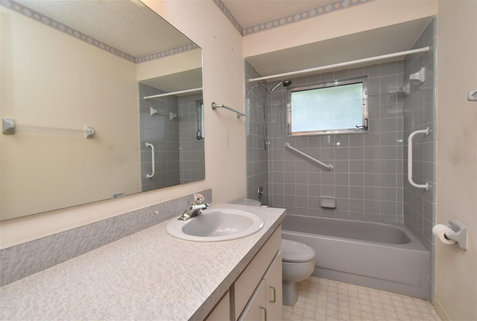 Listing photo id 31 for 1045 Windbrook Drive