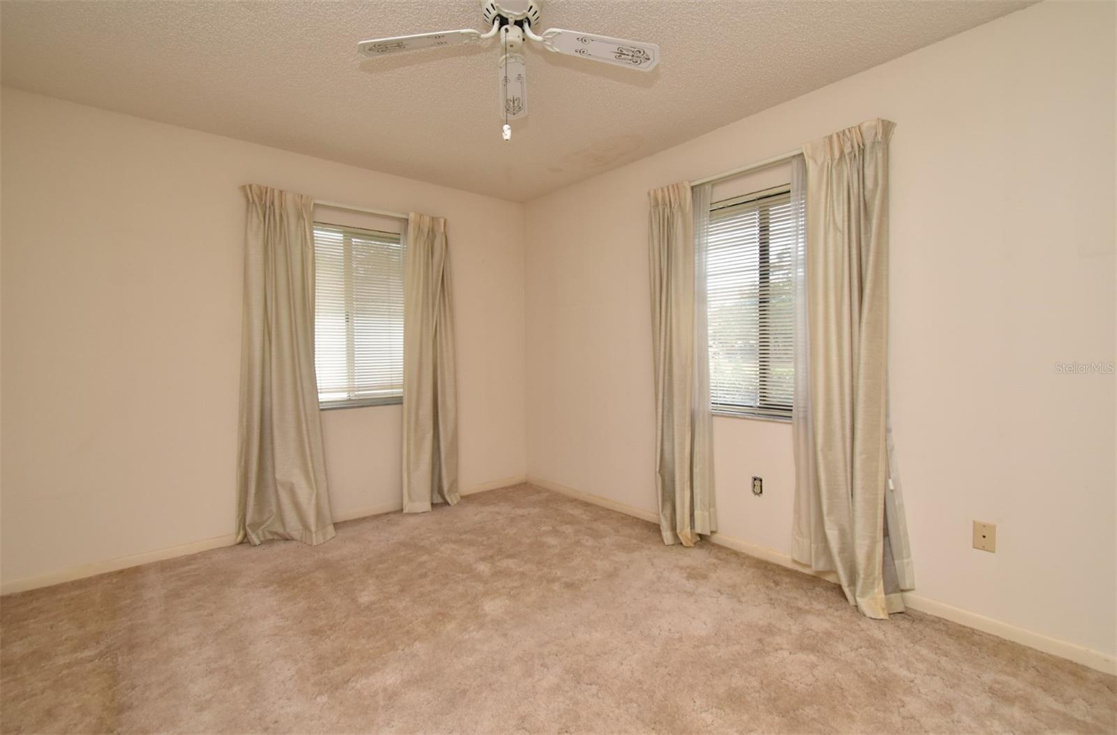 Listing photo id 32 for 1045 Windbrook Drive