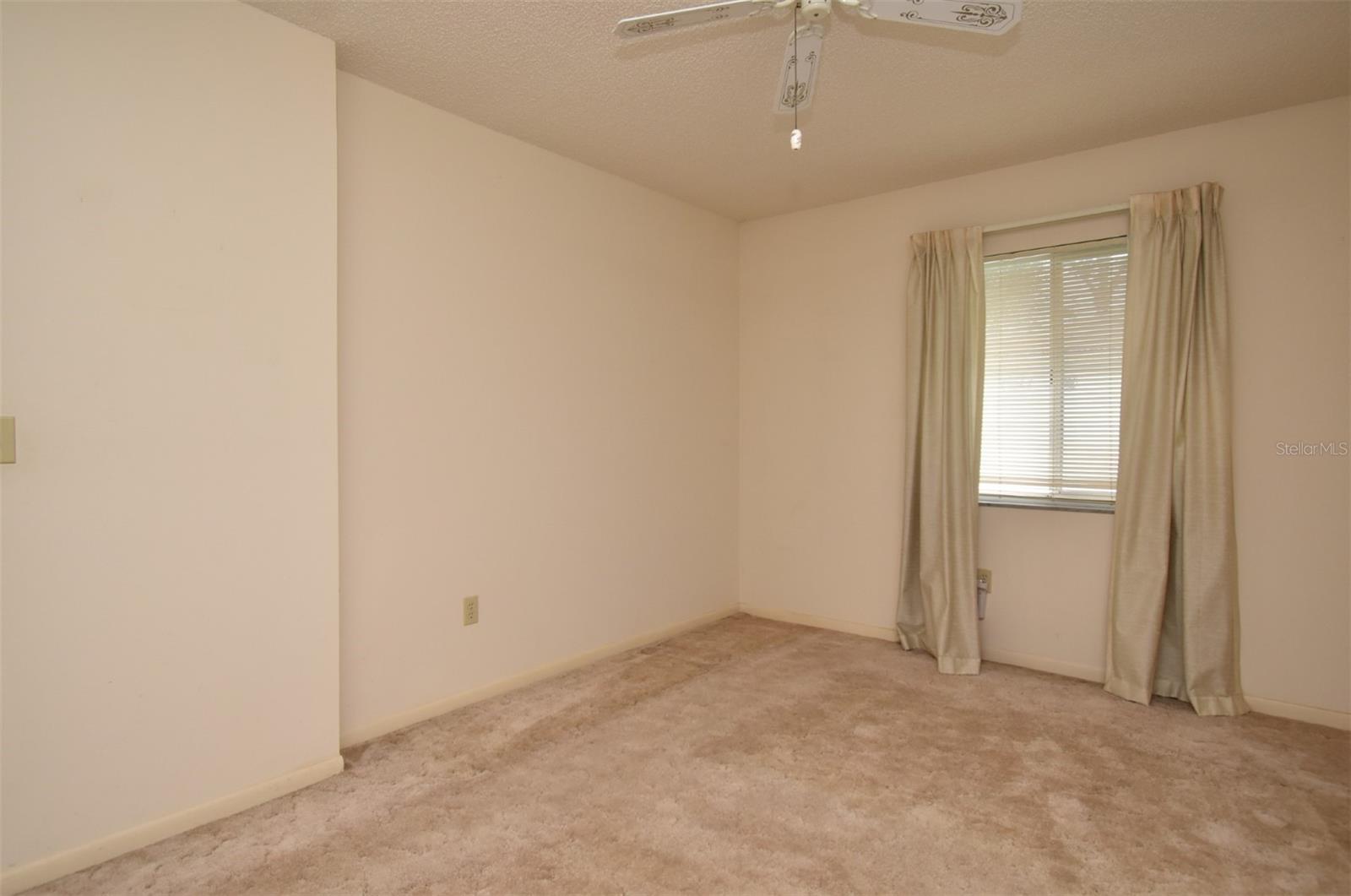 Listing photo id 33 for 1045 Windbrook Drive