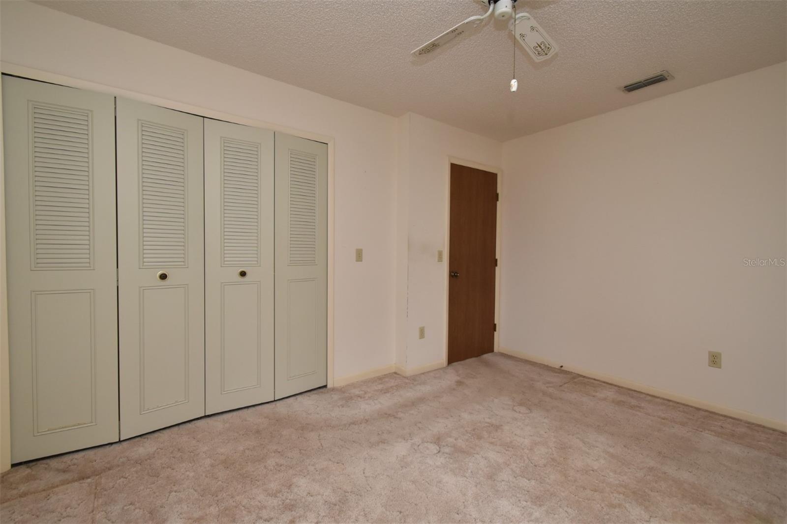 Listing photo id 35 for 1045 Windbrook Drive