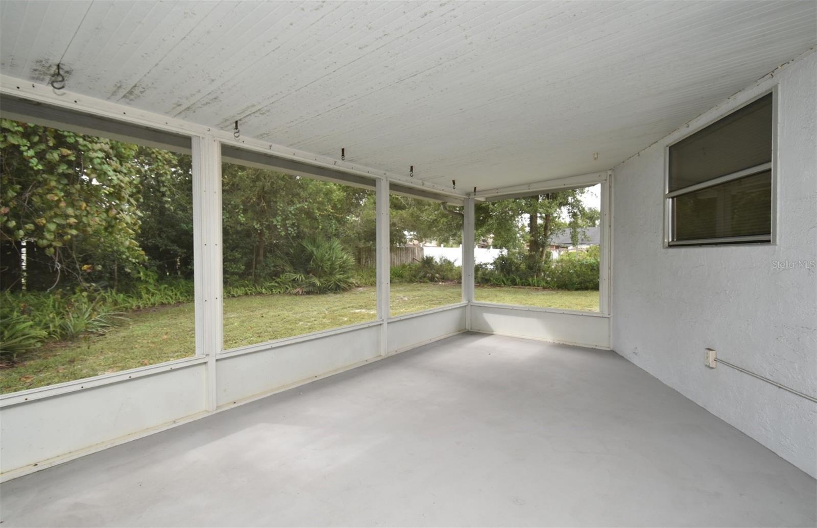 Listing photo id 36 for 1045 Windbrook Drive