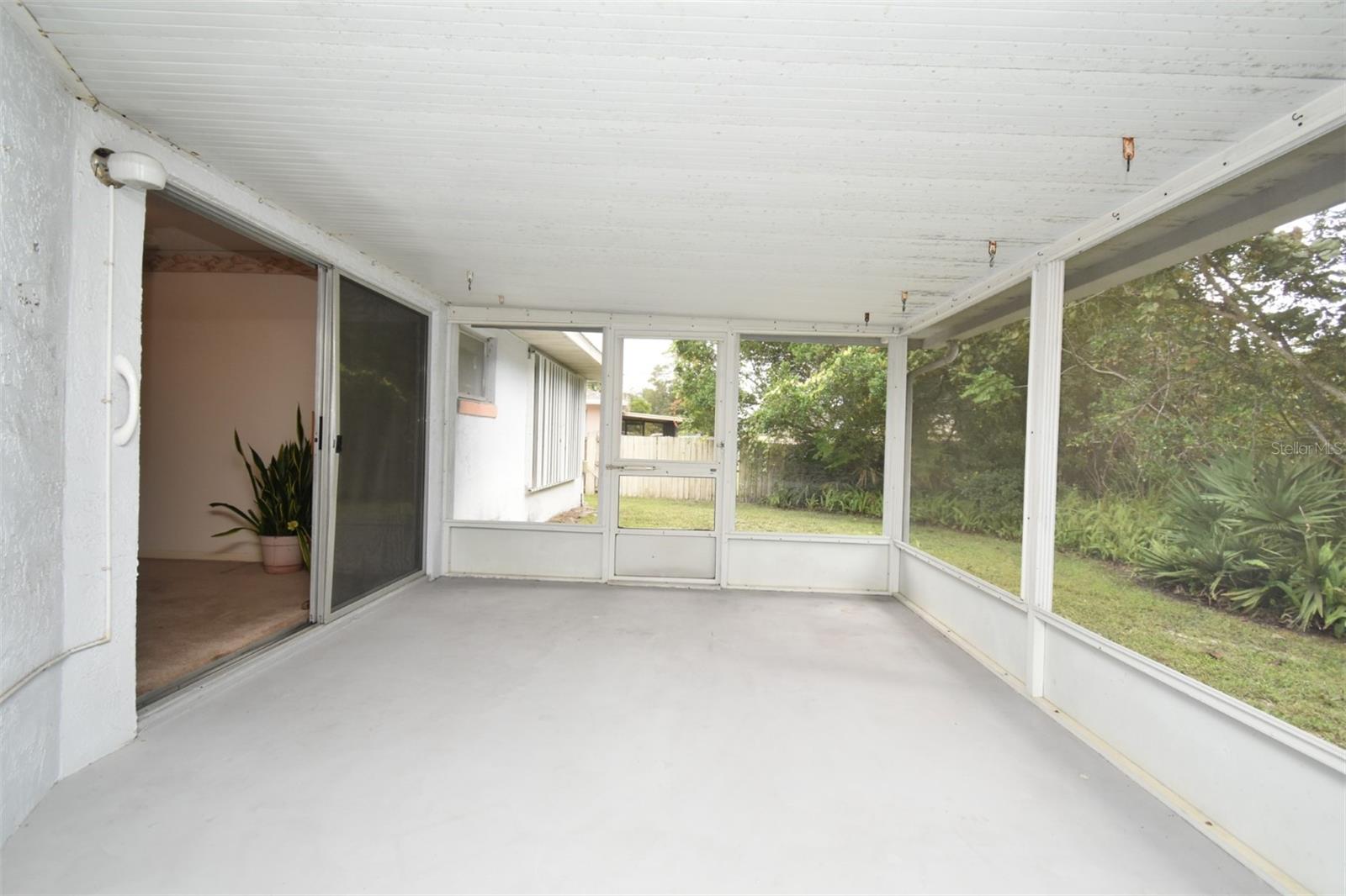 Listing photo id 37 for 1045 Windbrook Drive