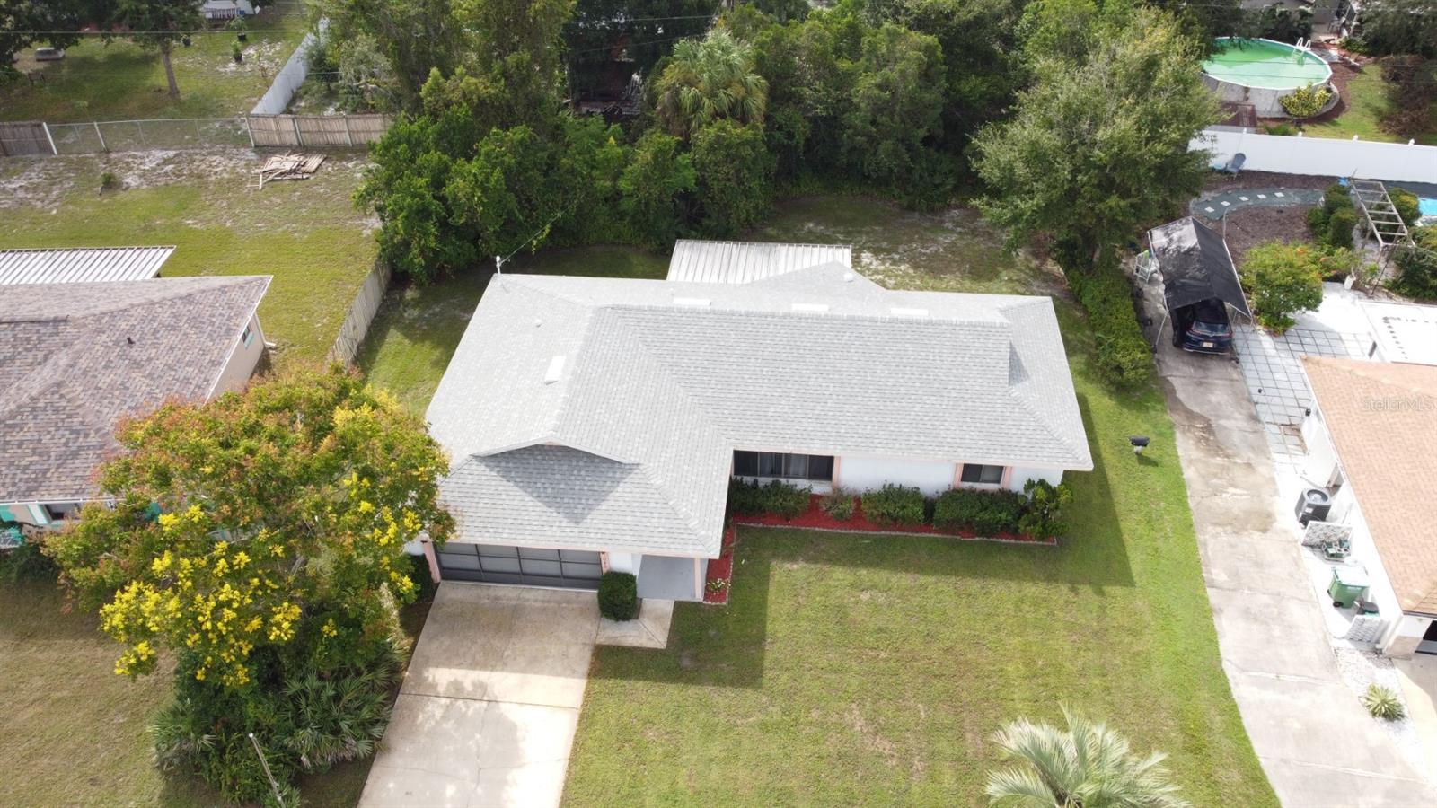 Listing photo id 2 for 1045 Windbrook Drive