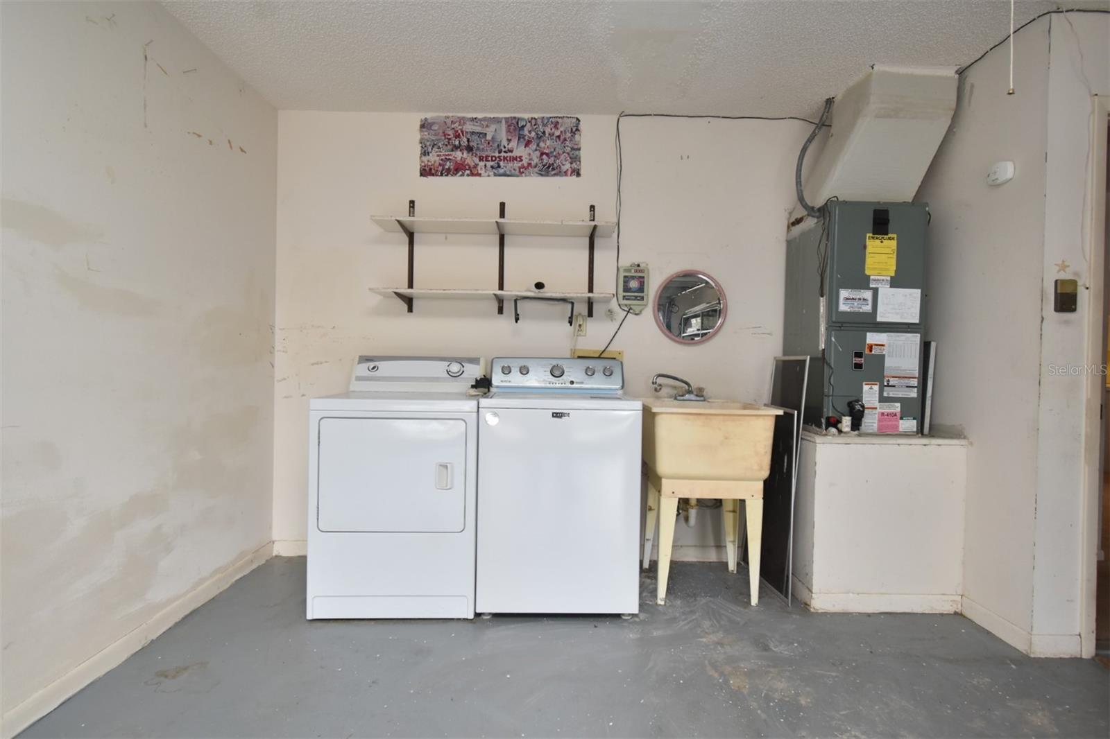 Listing photo id 40 for 1045 Windbrook Drive