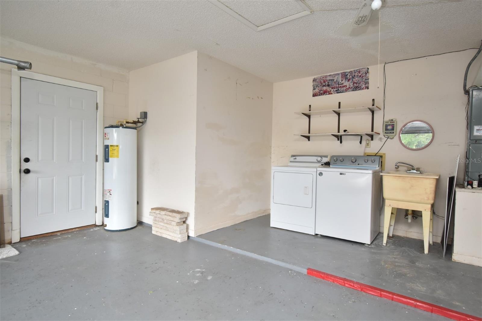 Listing photo id 41 for 1045 Windbrook Drive