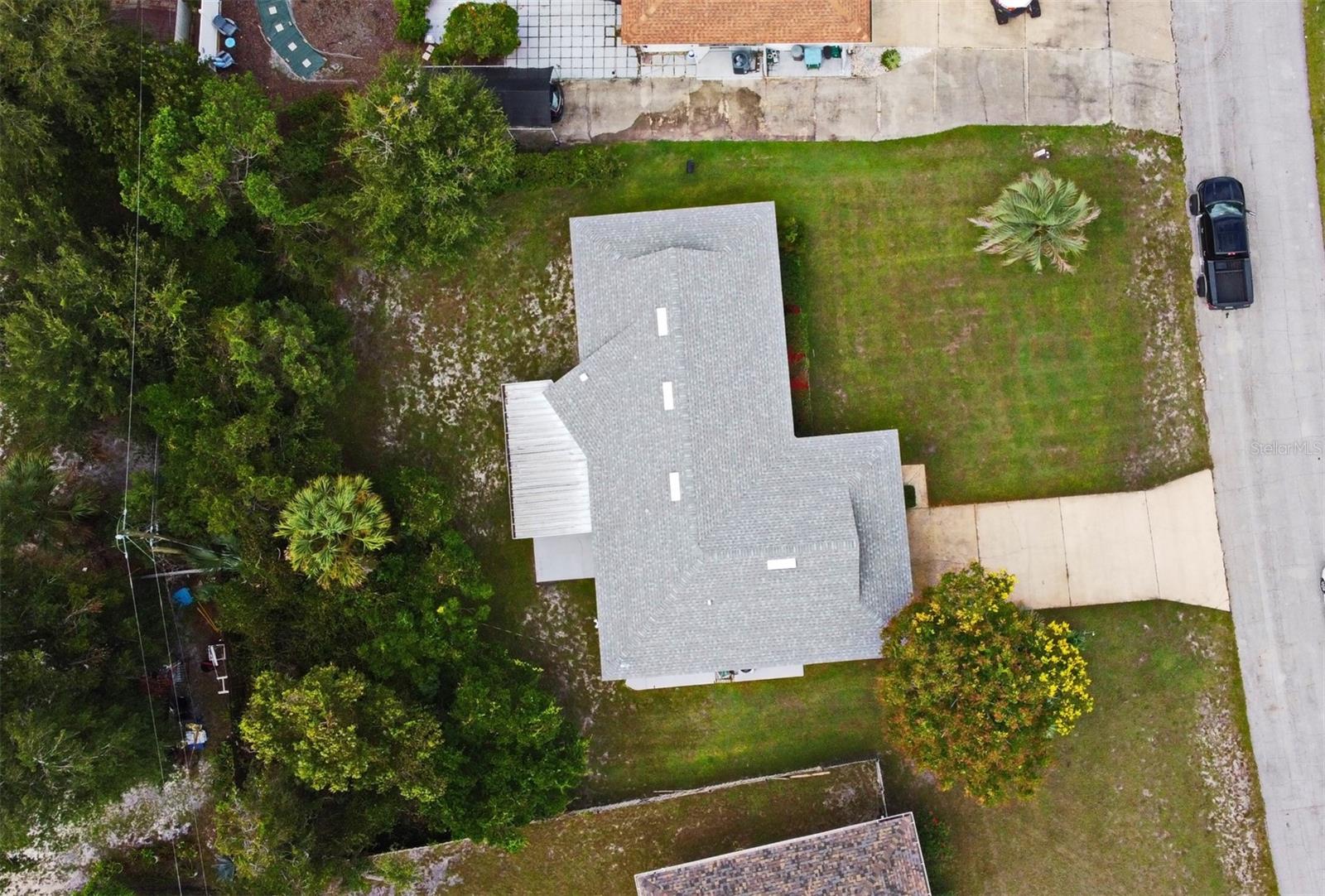 Listing photo id 4 for 1045 Windbrook Drive