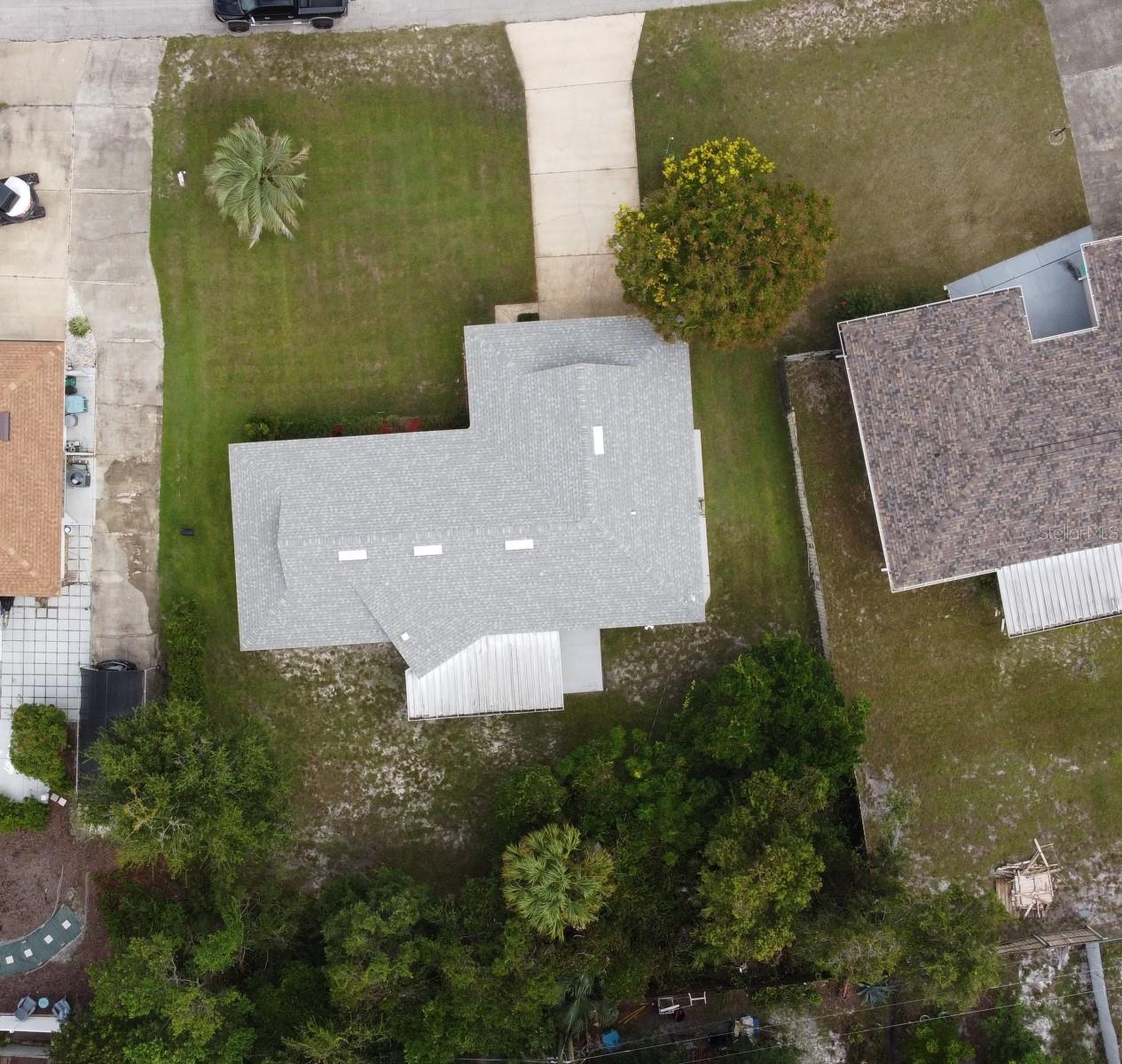 Listing photo id 5 for 1045 Windbrook Drive