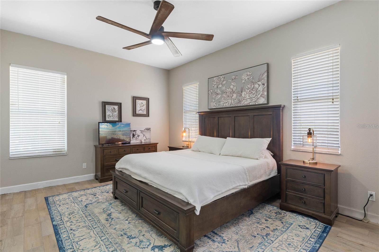 Image 15 of 47 For 10537 Versailles Boulevard