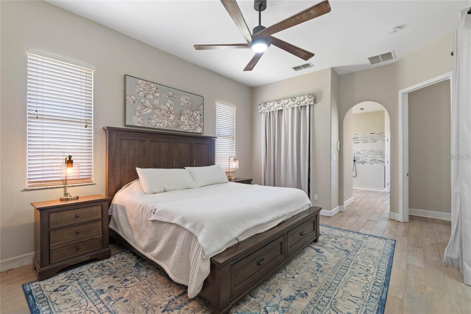 Image 16 of 47 For 10537 Versailles Boulevard
