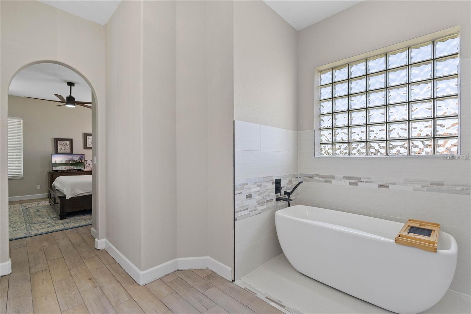 Image 18 of 47 For 10537 Versailles Boulevard