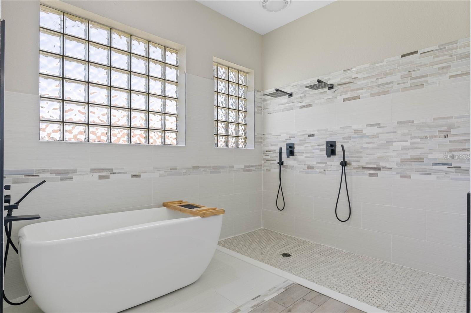 Image 19 of 47 For 10537 Versailles Boulevard