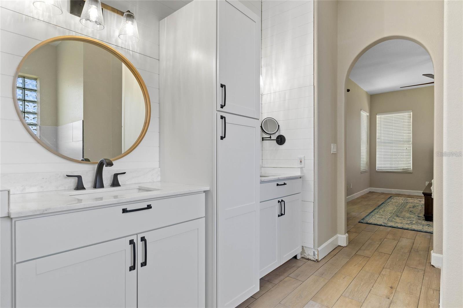 Image 20 of 47 For 10537 Versailles Boulevard