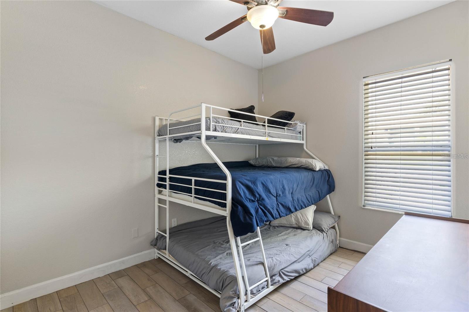 Image 23 of 47 For 10537 Versailles Boulevard