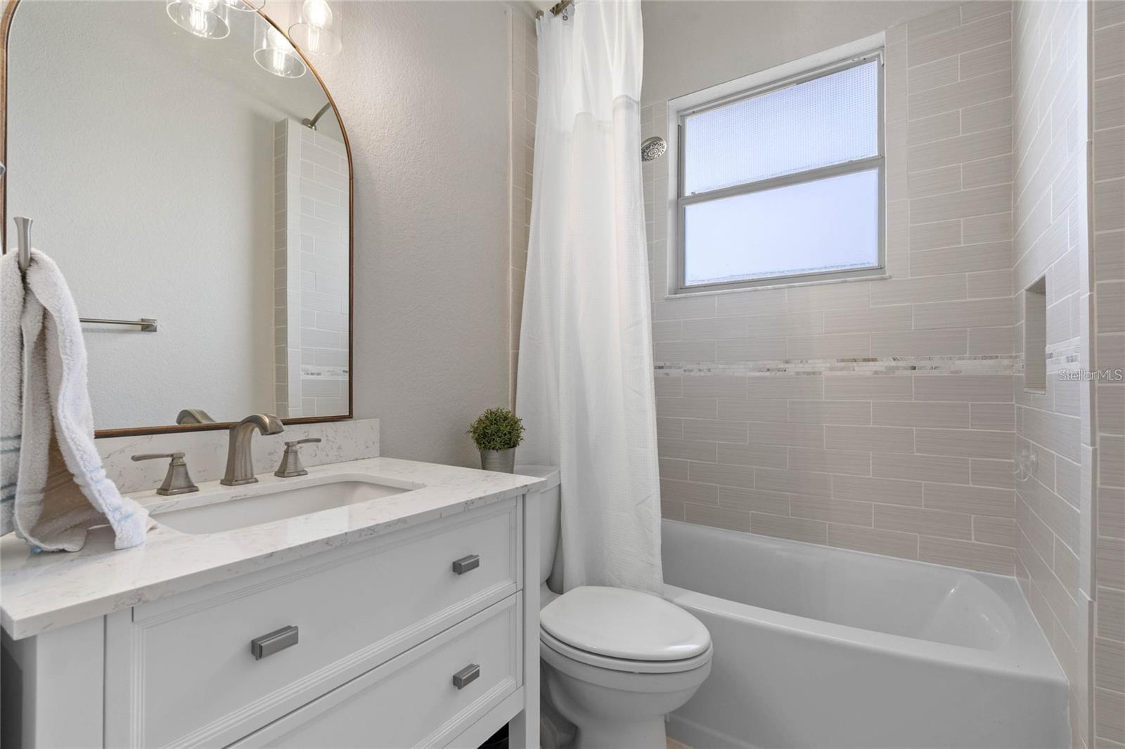 Image 24 of 47 For 10537 Versailles Boulevard