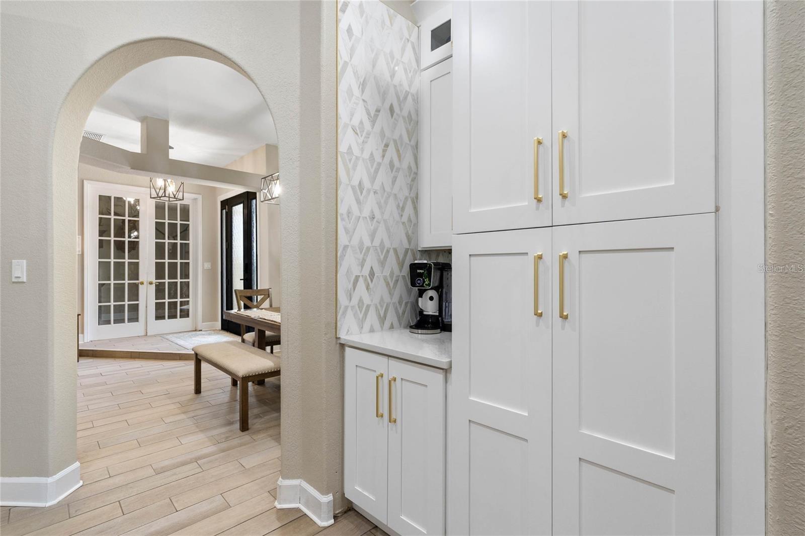 Image 26 of 47 For 10537 Versailles Boulevard