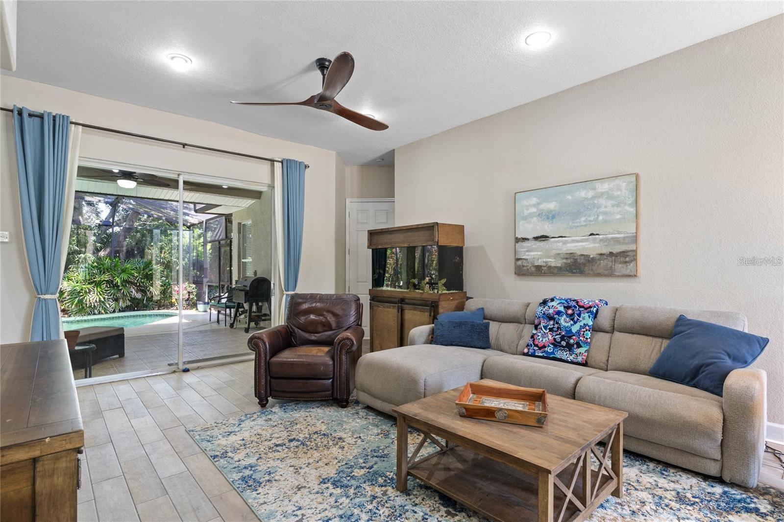 Image 4 of 47 For 10537 Versailles Boulevard