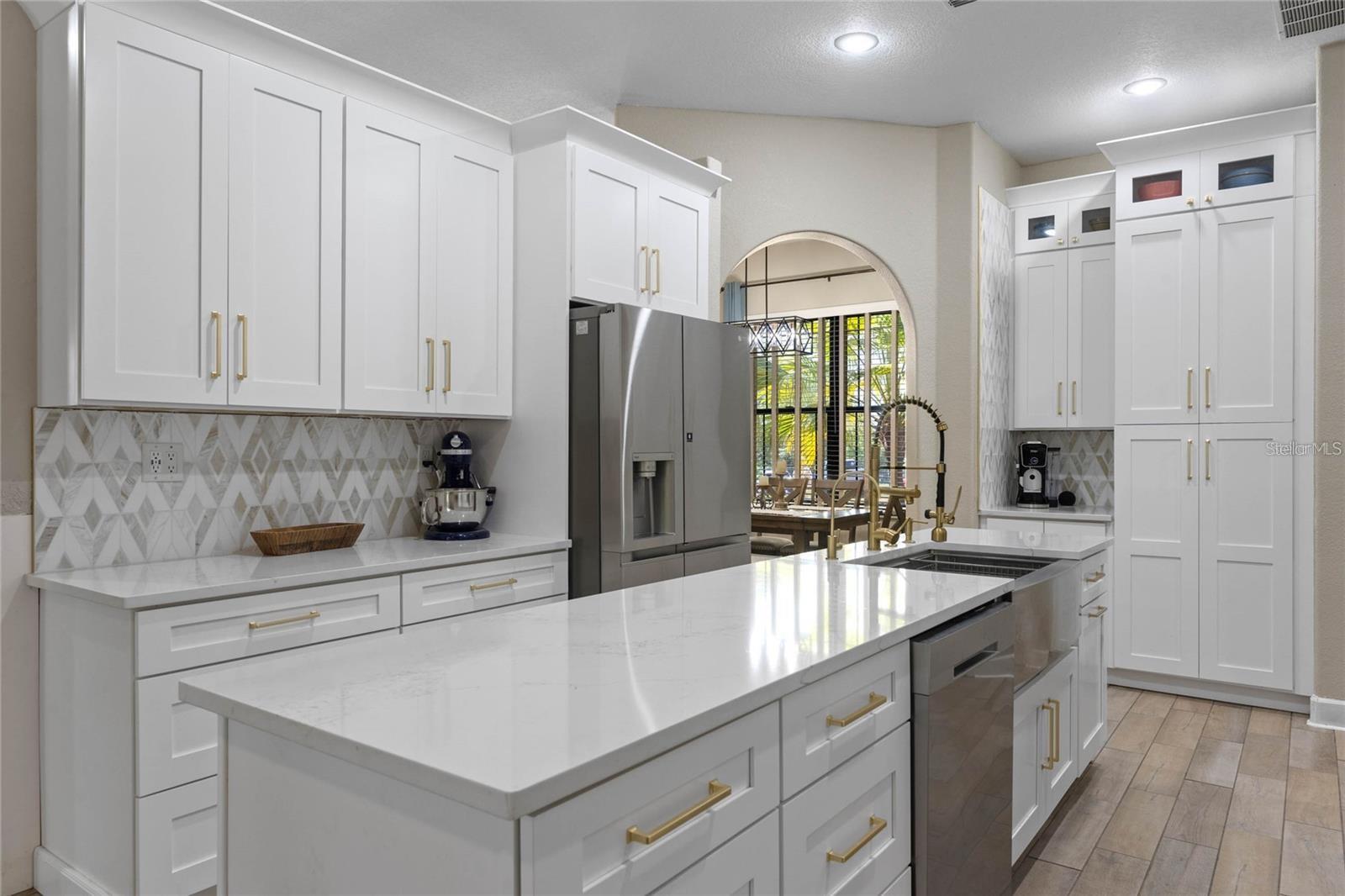 Image 7 of 47 For 10537 Versailles Boulevard