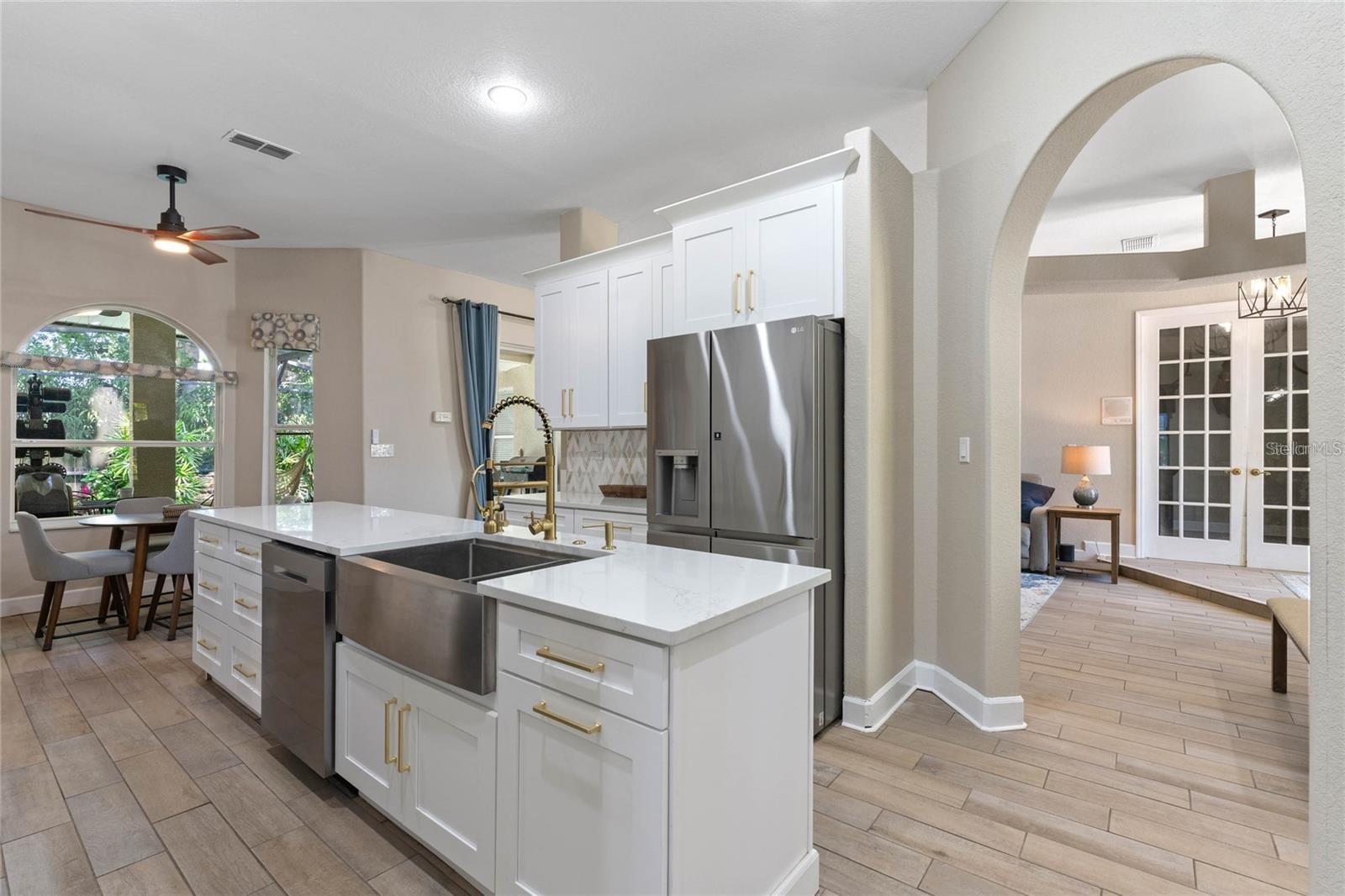 Image 8 of 47 For 10537 Versailles Boulevard