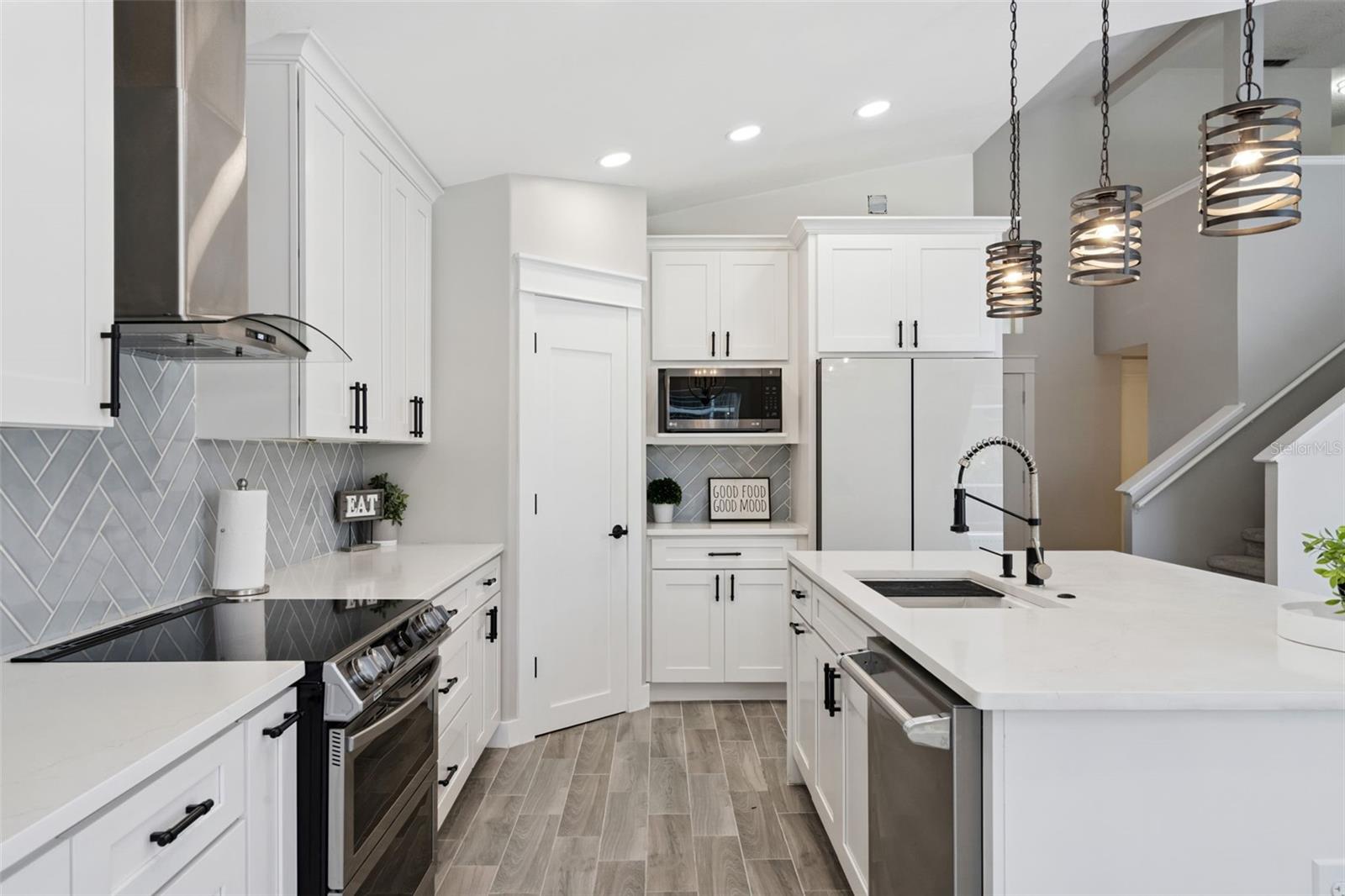 Image 13 of 55 For 13821 Boros Street