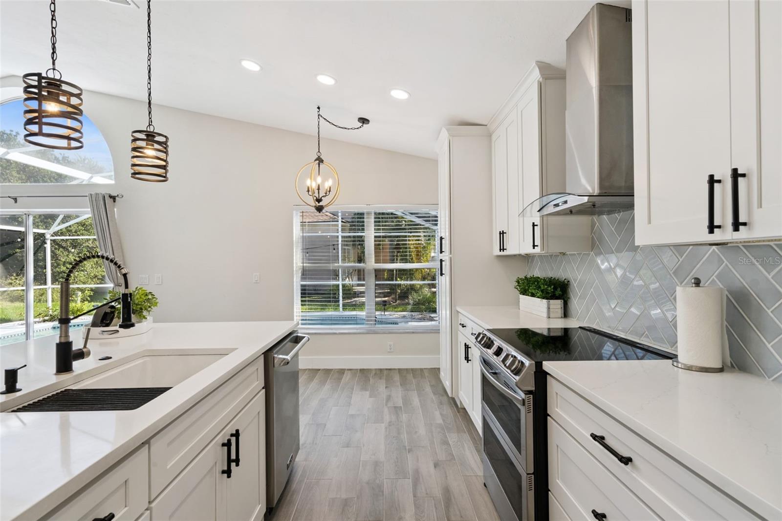 Image 14 of 55 For 13821 Boros Street