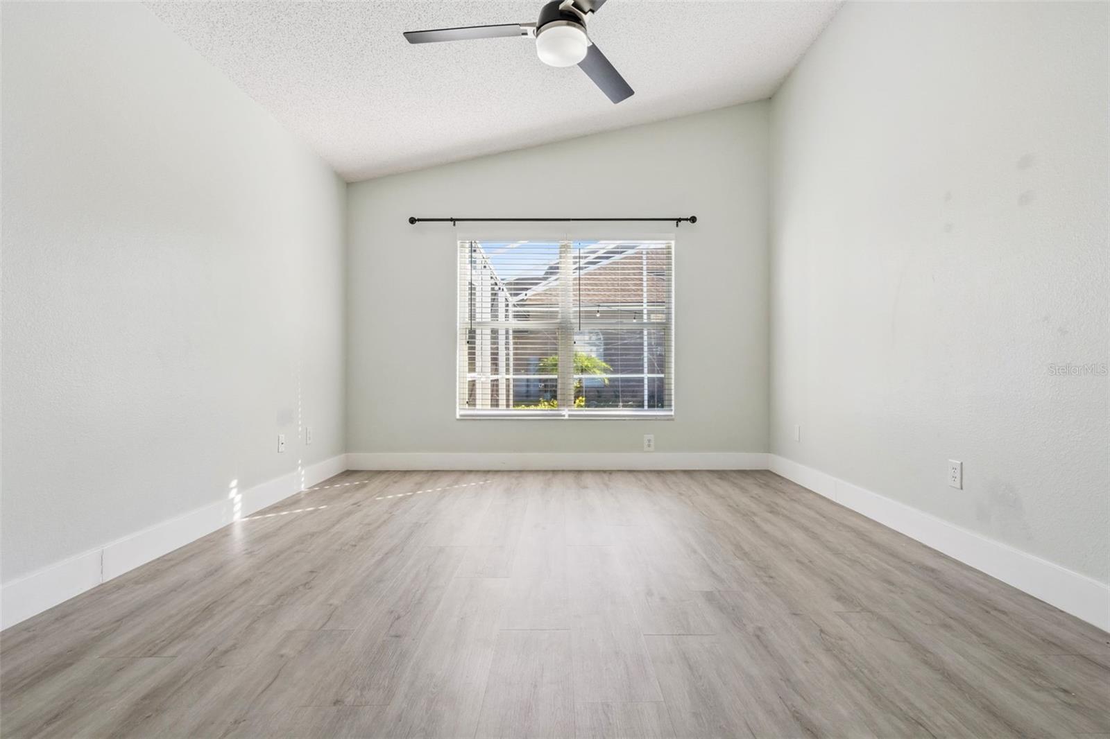 Image 20 of 55 For 13821 Boros Street