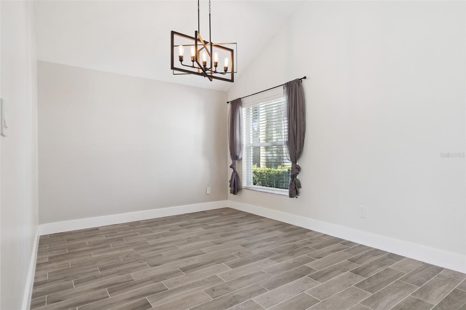 Image 7 of 55 For 13821 Boros Street