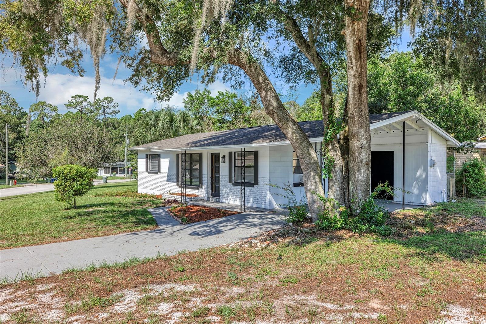 Image 2 of 26 For 1417 Pembrook Drive