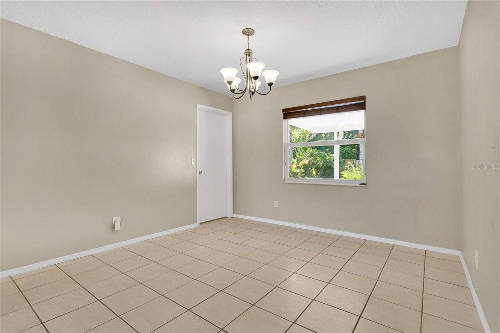 Image 10 of 41 For 316 Harbour Island Road