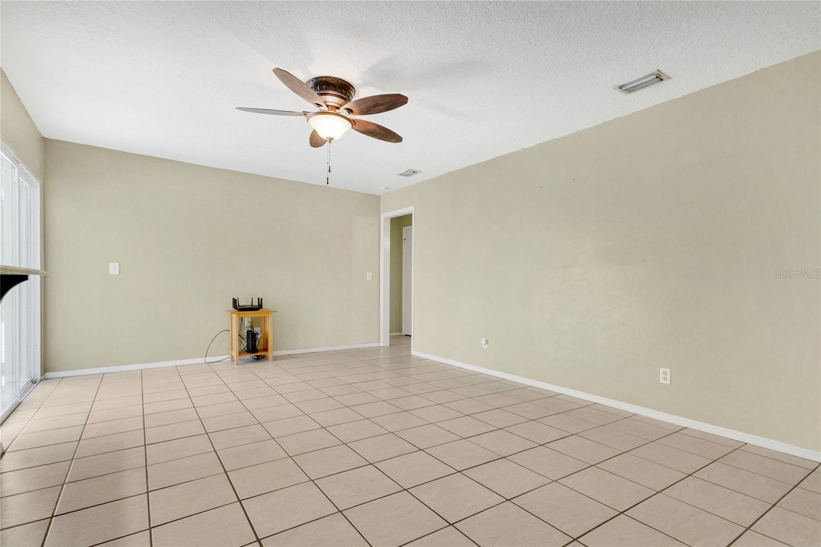 Image 12 of 41 For 316 Harbour Island Road