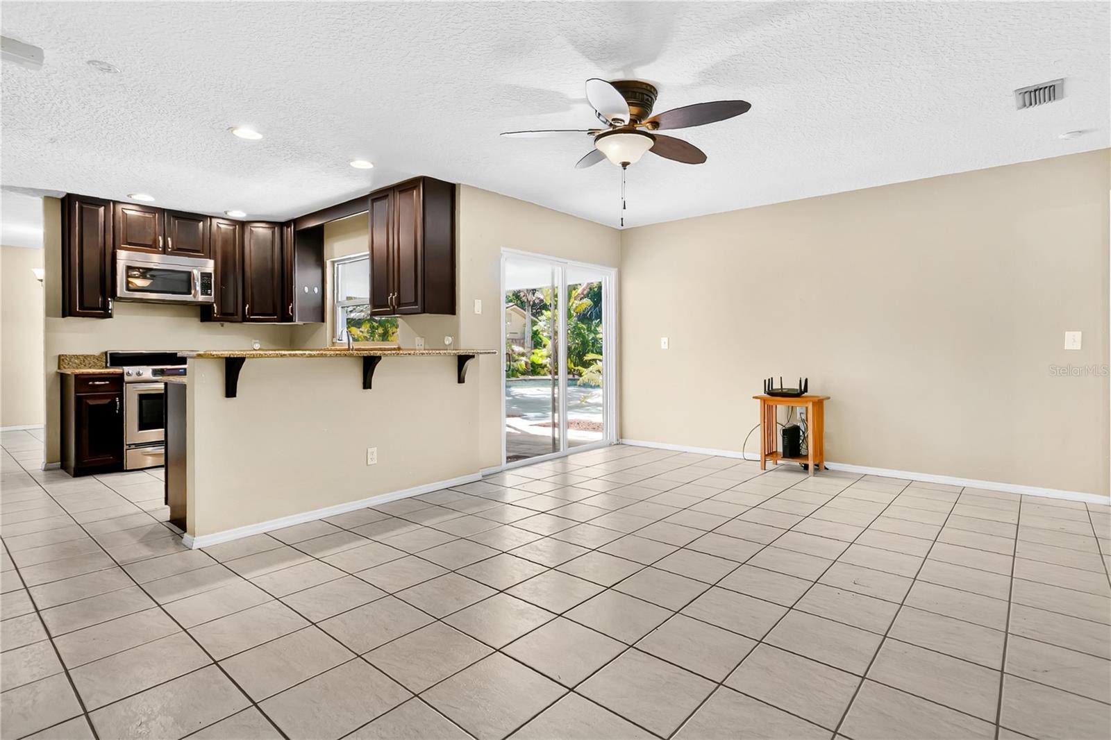 Image 13 of 41 For 316 Harbour Island Road