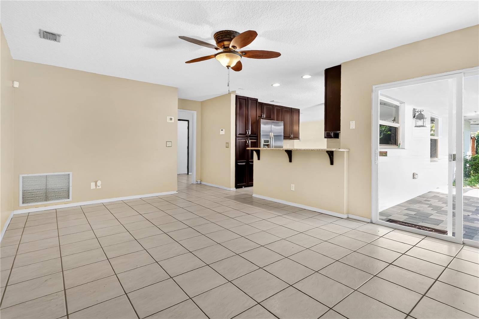 Image 14 of 41 For 316 Harbour Island Road