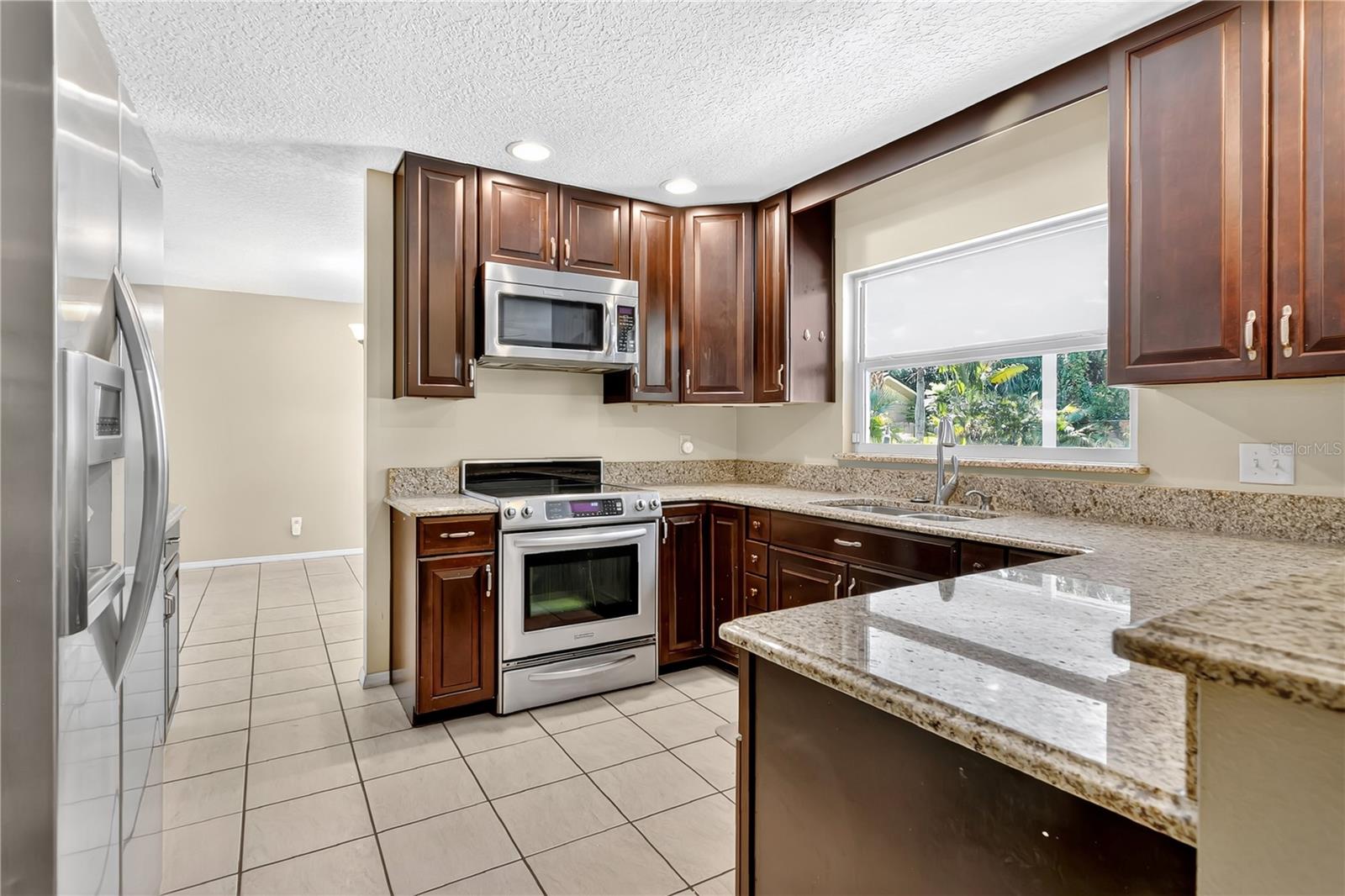 Image 15 of 41 For 316 Harbour Island Road