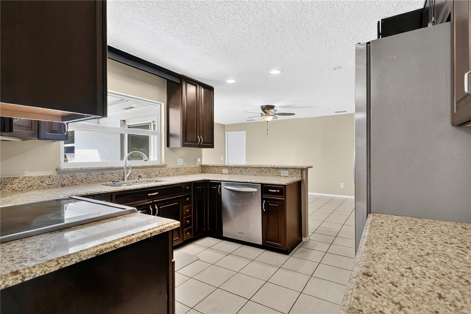 Image 16 of 41 For 316 Harbour Island Road