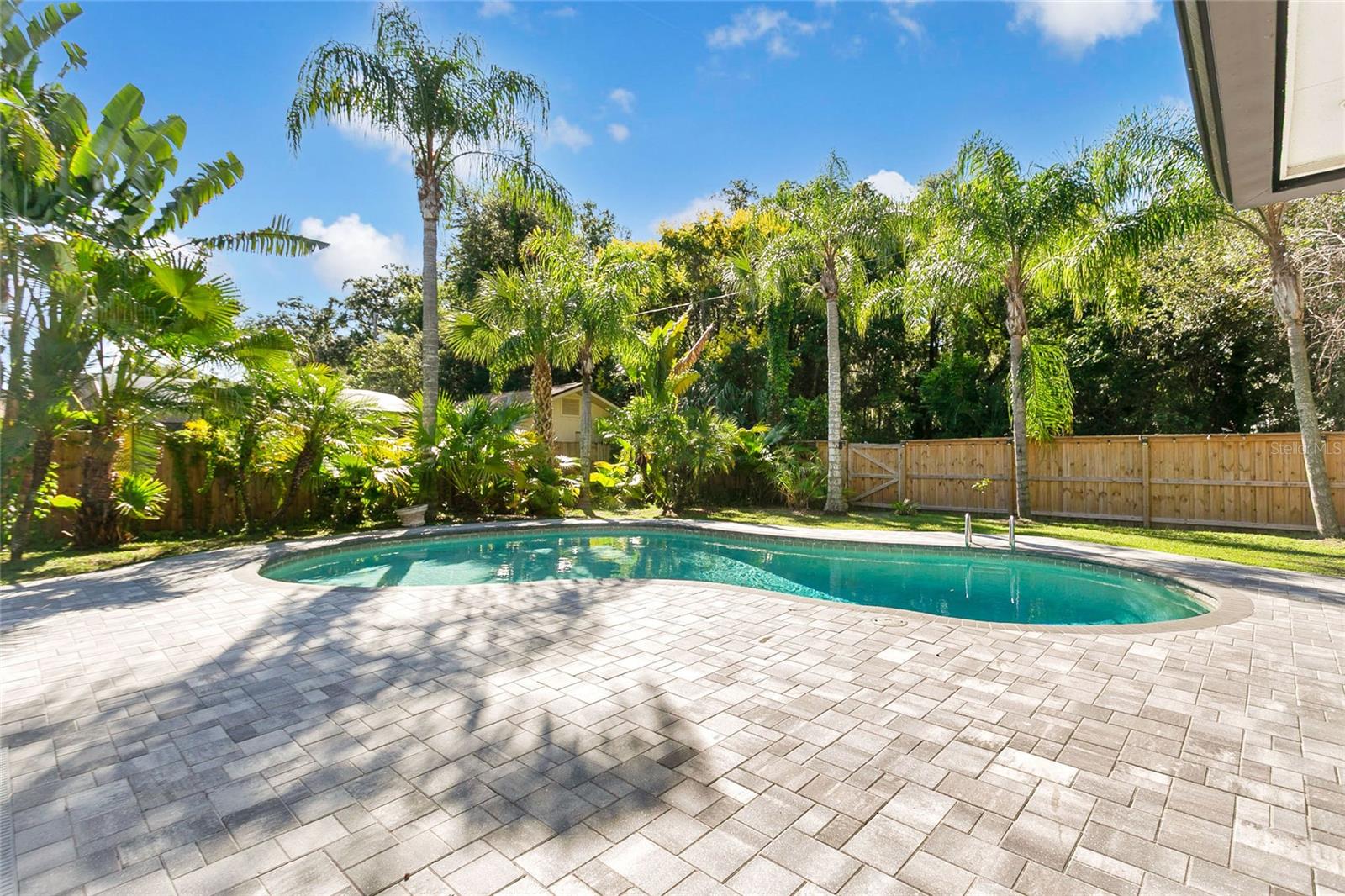 Image 2 of 41 For 316 Harbour Island Road