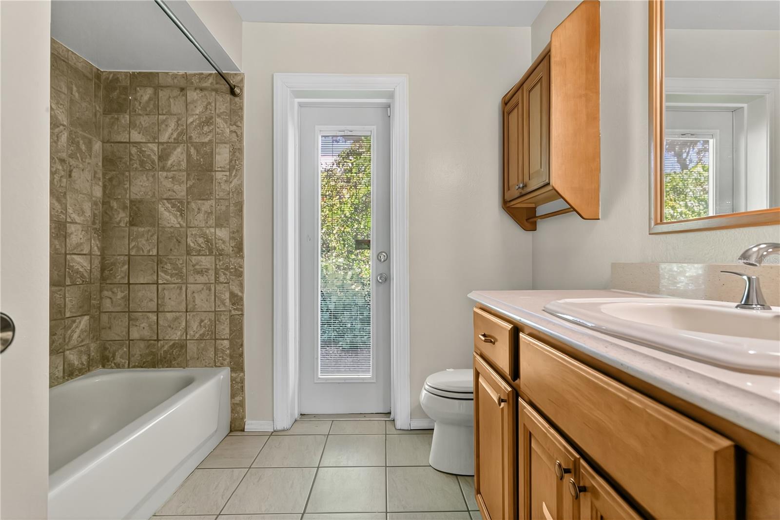 Image 24 of 41 For 316 Harbour Island Road