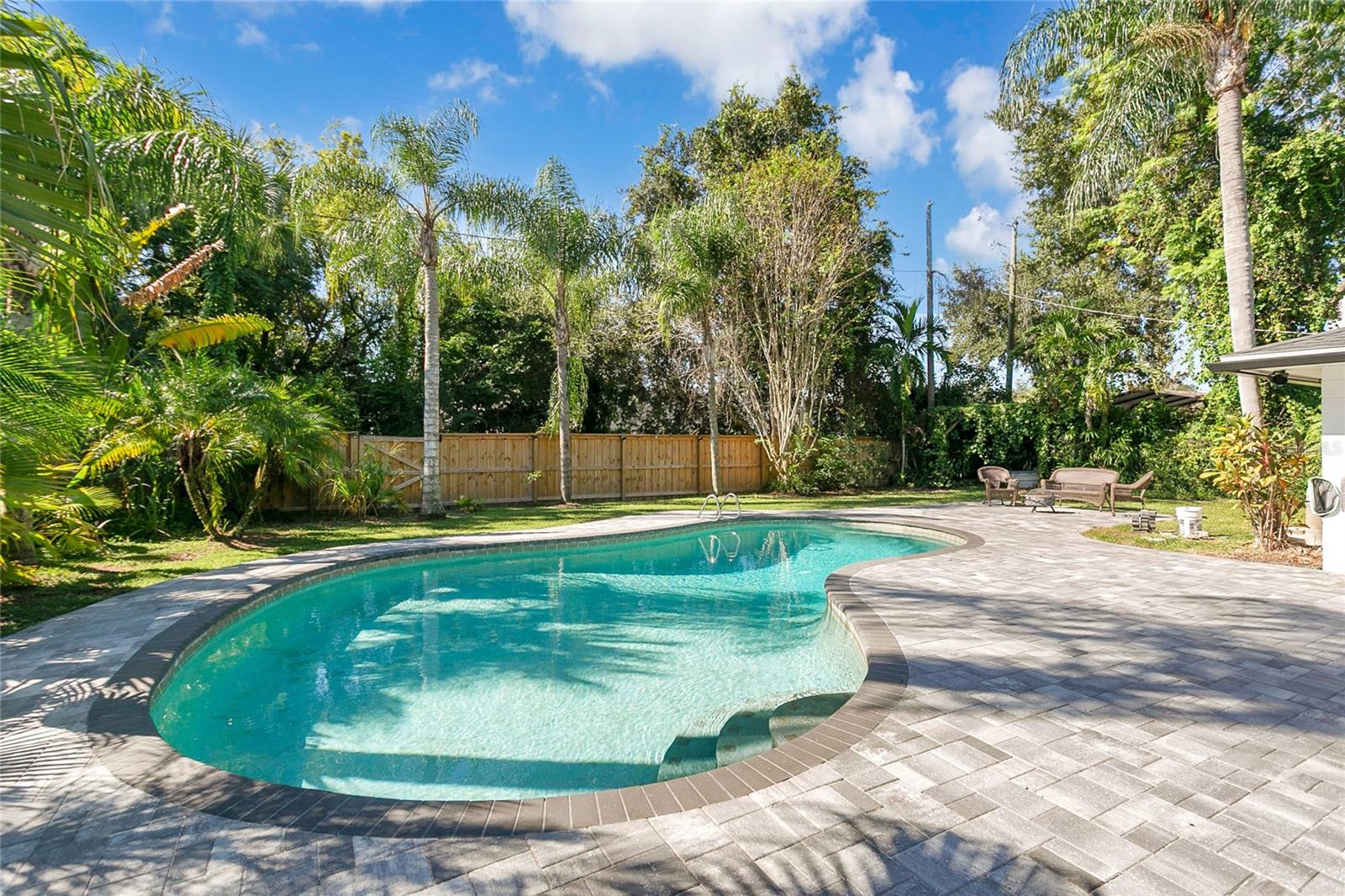 Image 33 of 41 For 316 Harbour Island Road