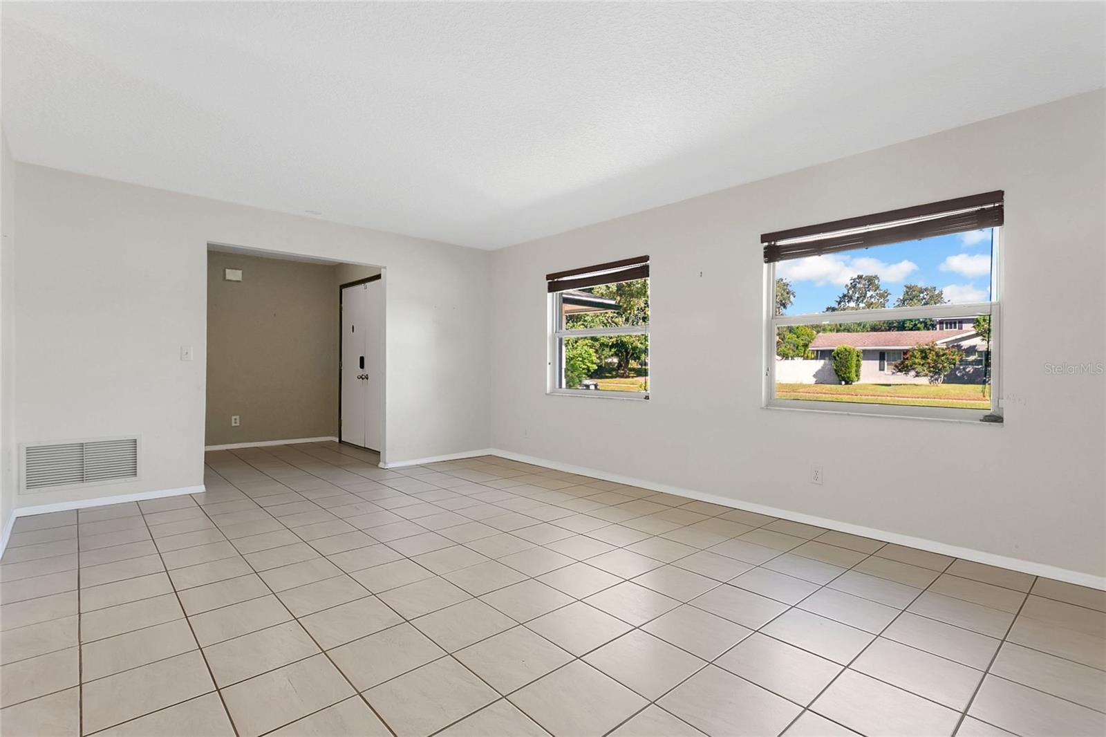 Image 6 of 41 For 316 Harbour Island Road