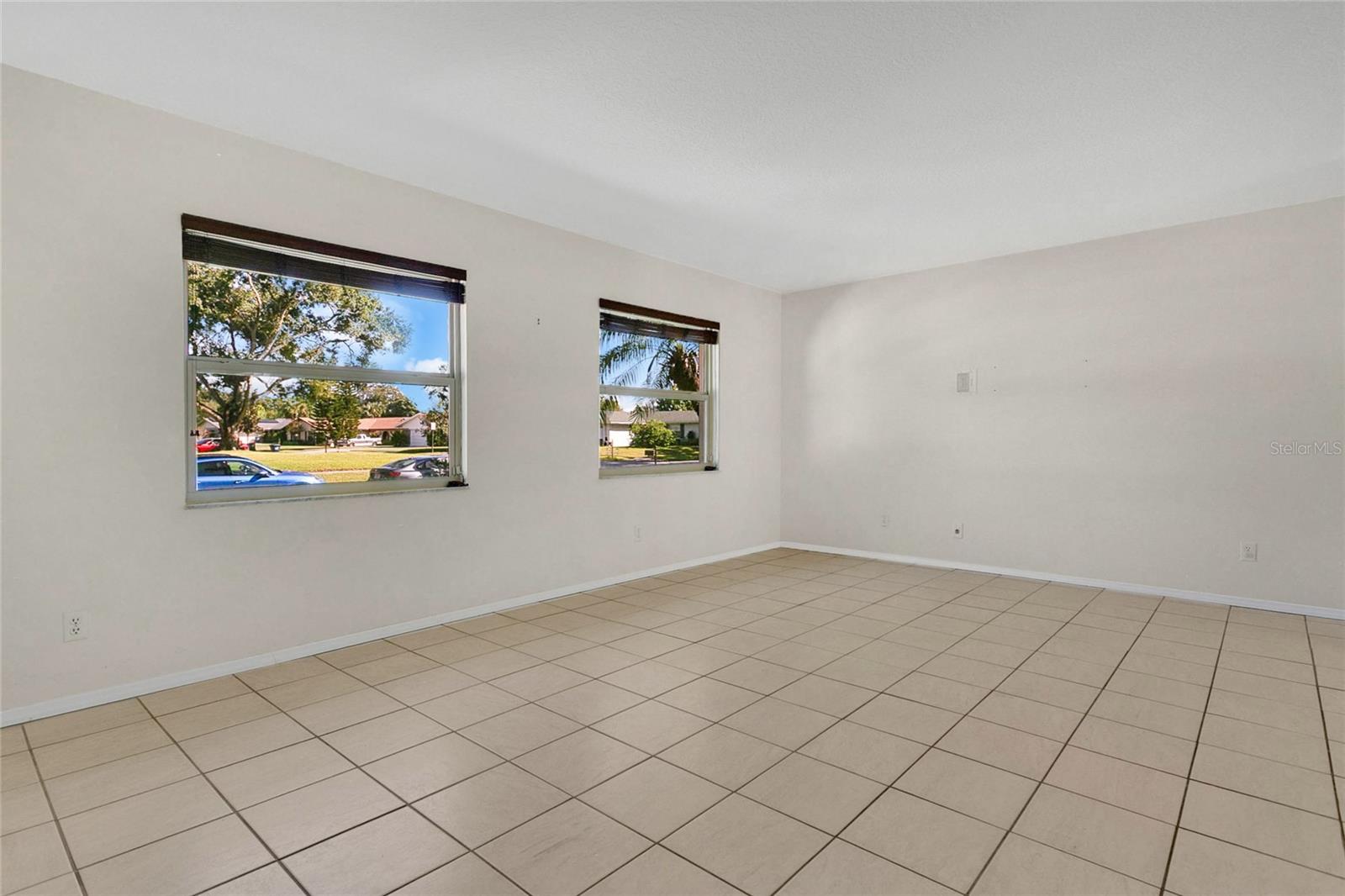 Image 7 of 41 For 316 Harbour Island Road