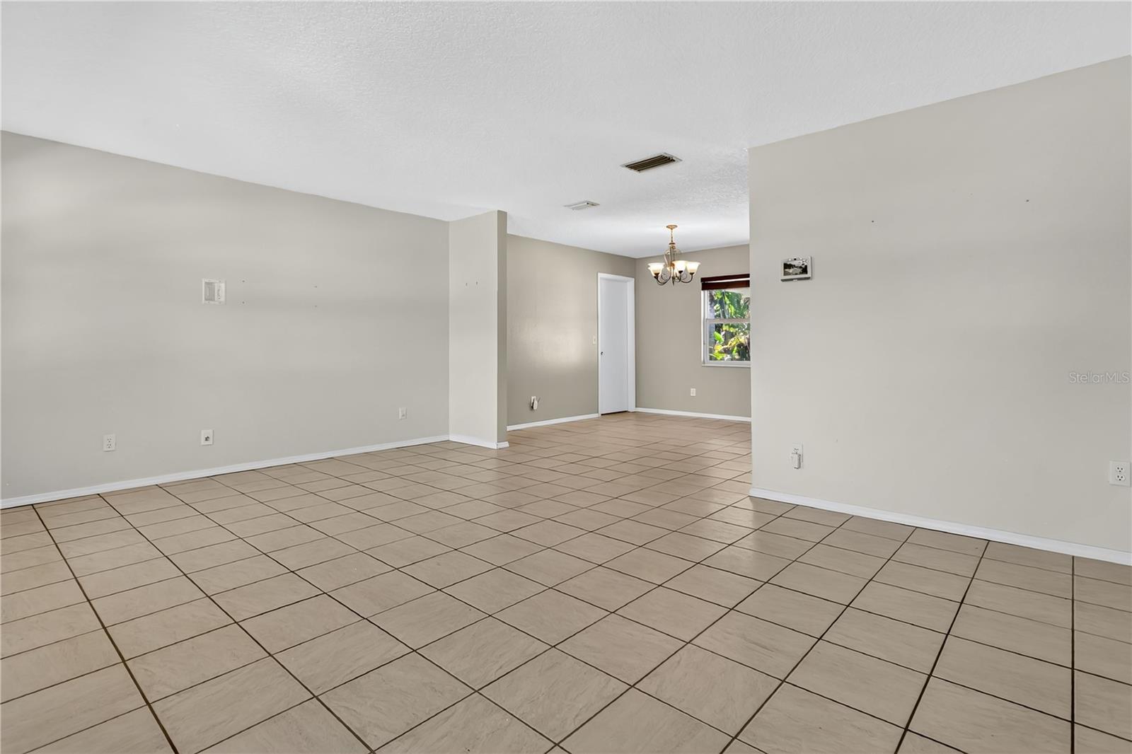 Image 8 of 41 For 316 Harbour Island Road