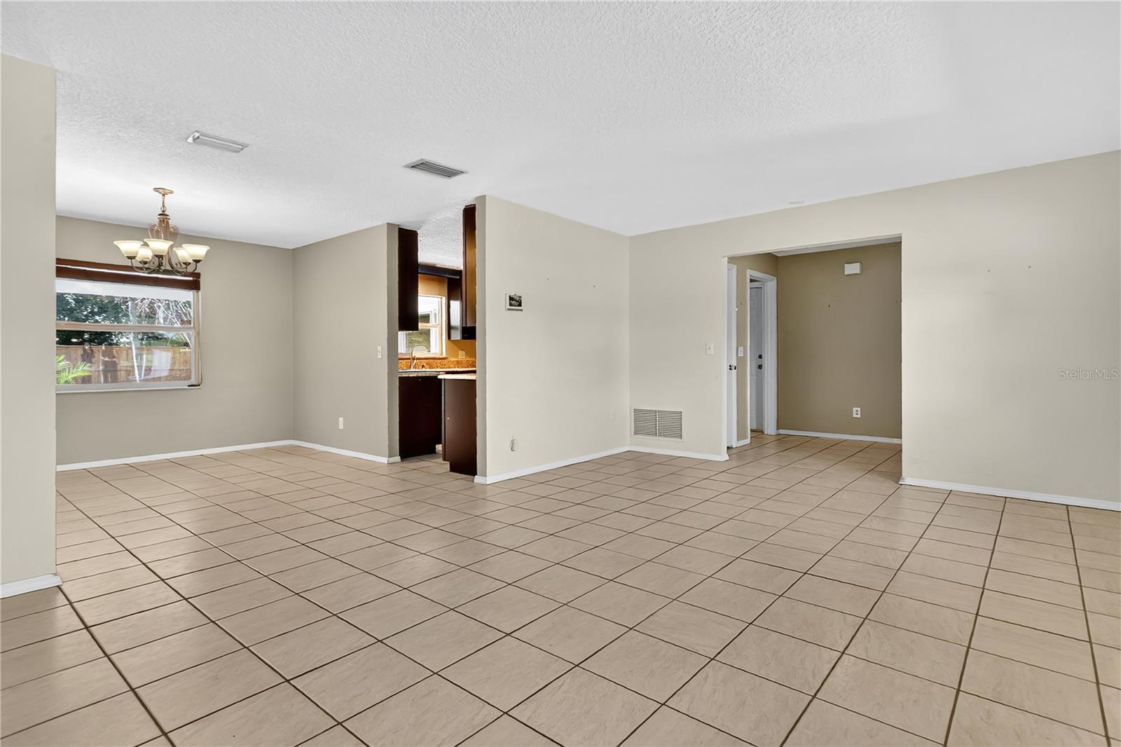 Image 9 of 41 For 316 Harbour Island Road