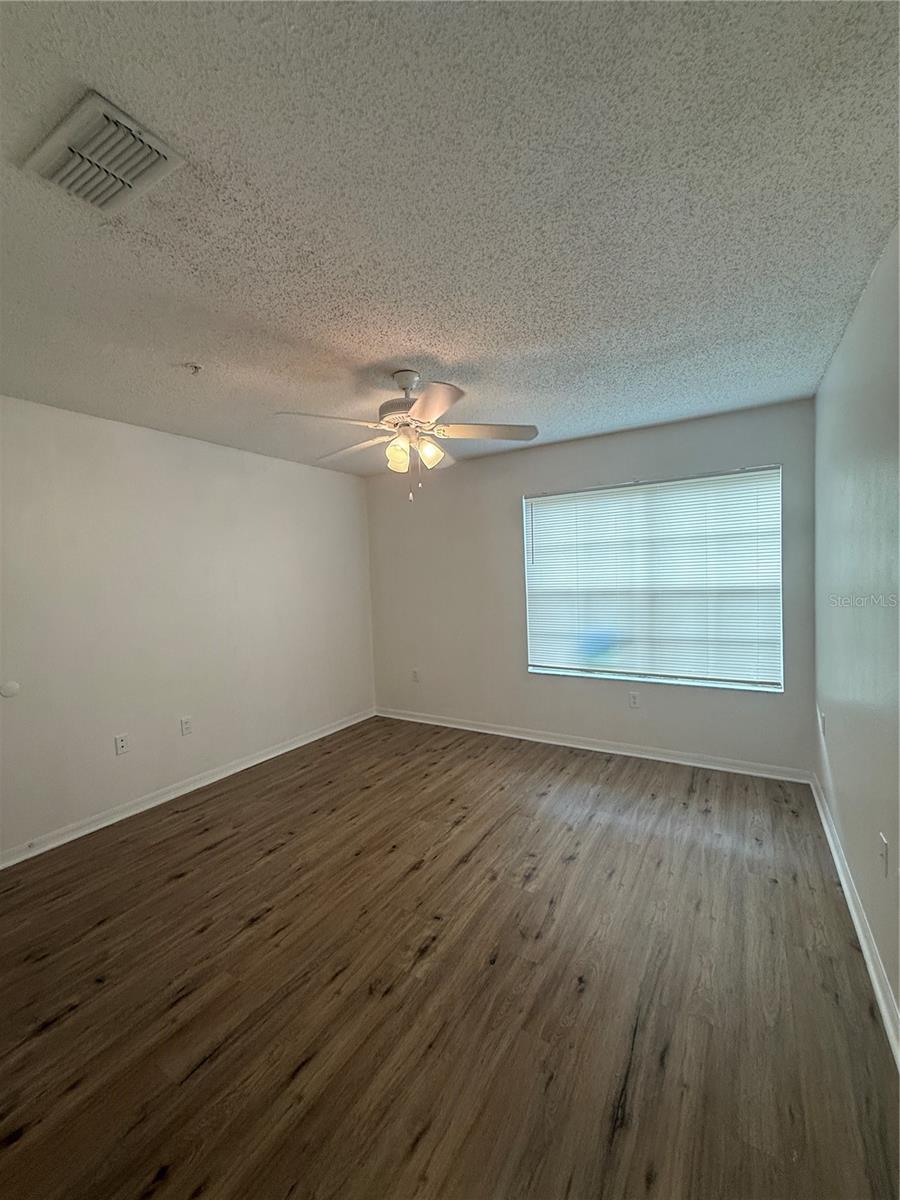 Image 5 of 9 For 1949 Summer Club Drive 113